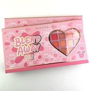 P.Louise Blend away 2022 Palette, BRAND NEW